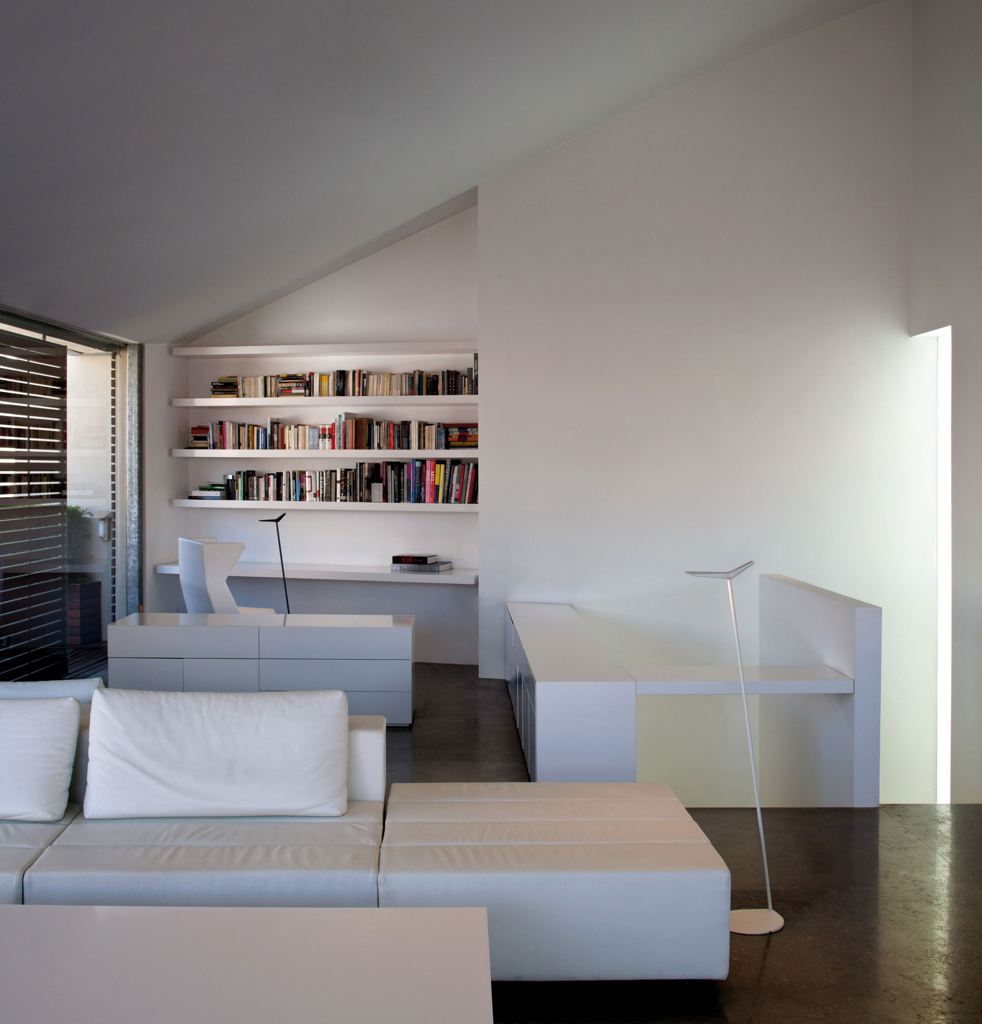 home-studio-by-ramon-esteve-estudio-03