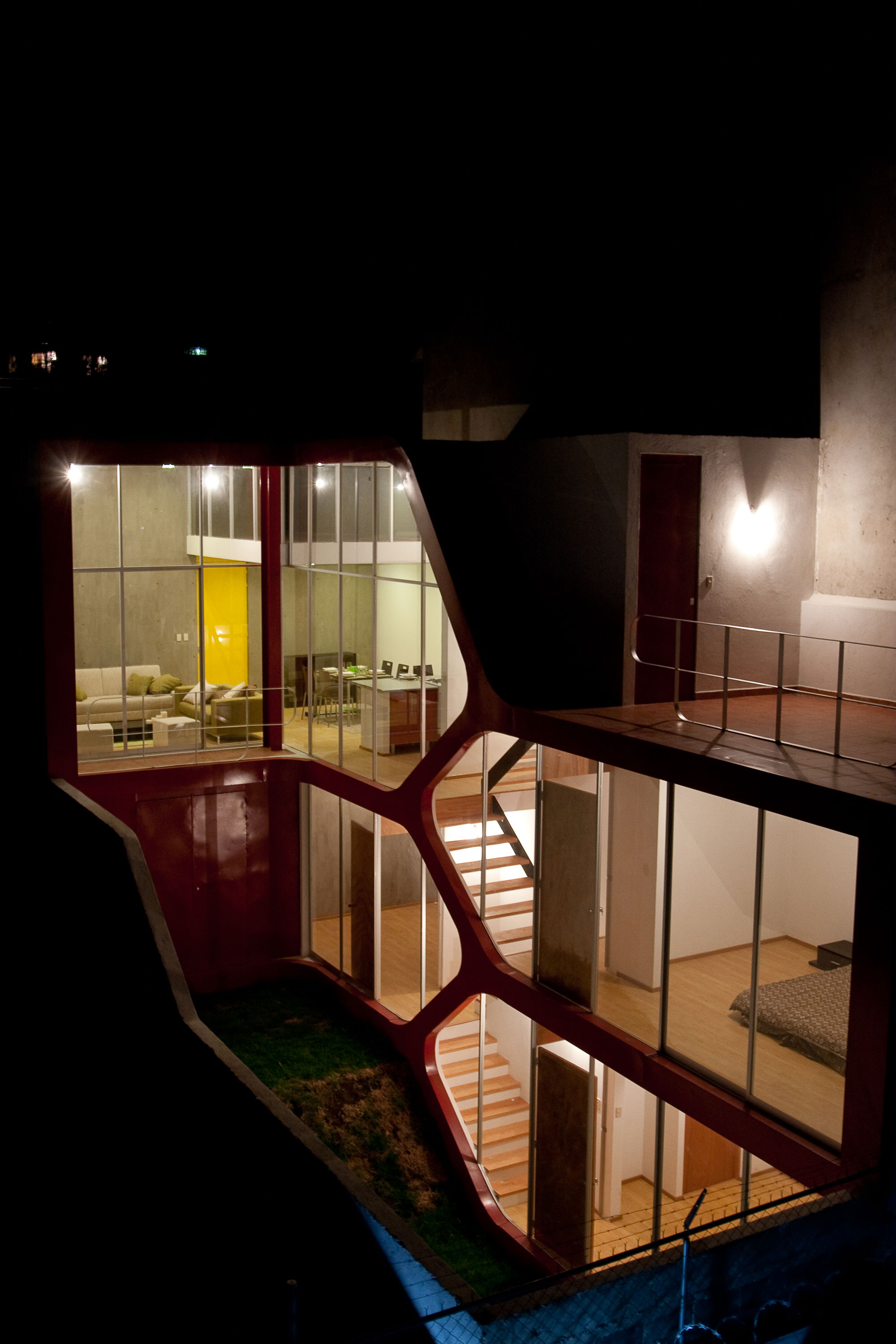 Уникальный жилой комплекс ATZ на крутом склоне от Craft Arquitectos в Мексике