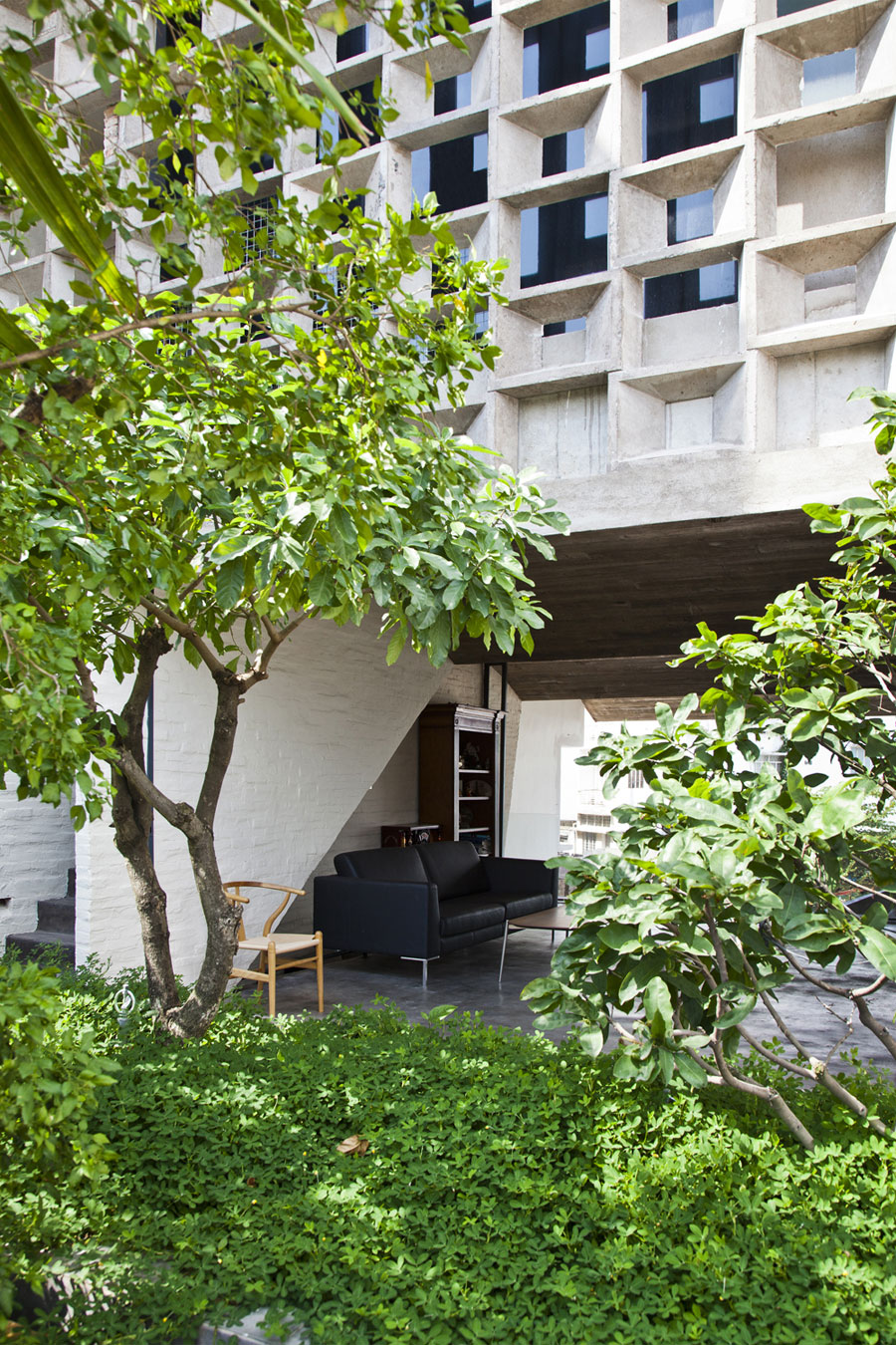 house-by-vo-trong-nghia-architects-02