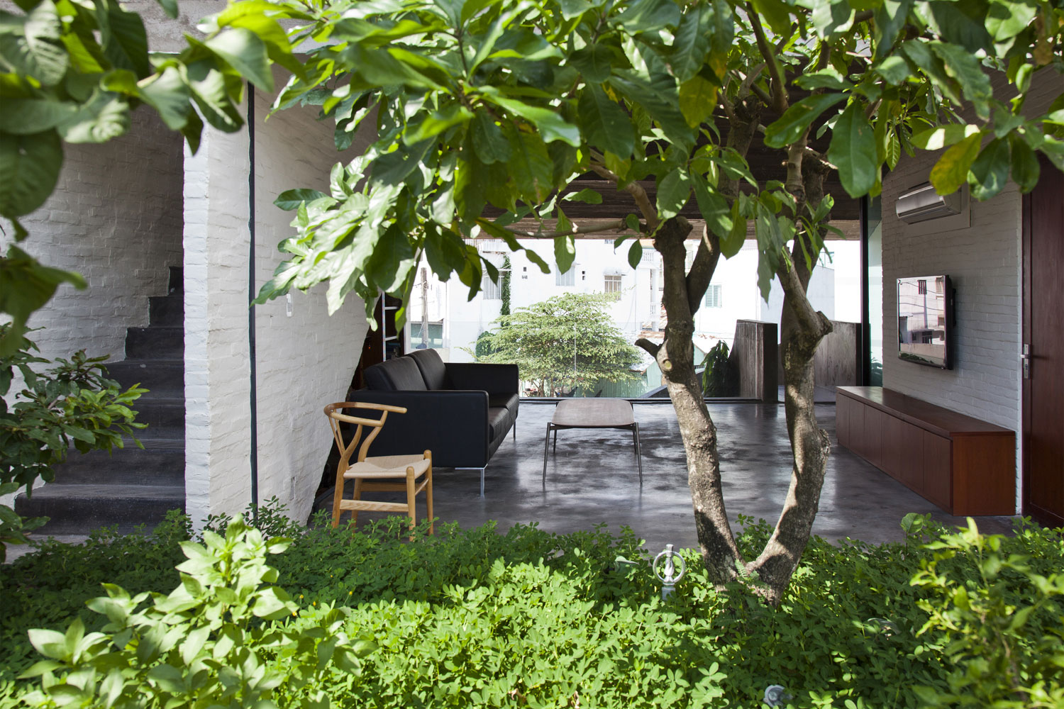 house-by-vo-trong-nghia-architects-03