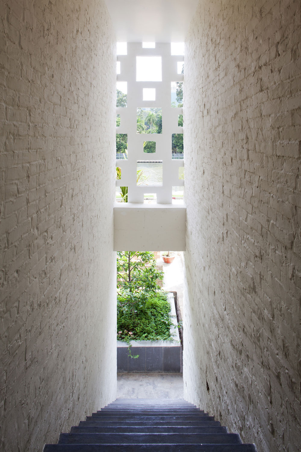 house-by-vo-trong-nghia-architects-07