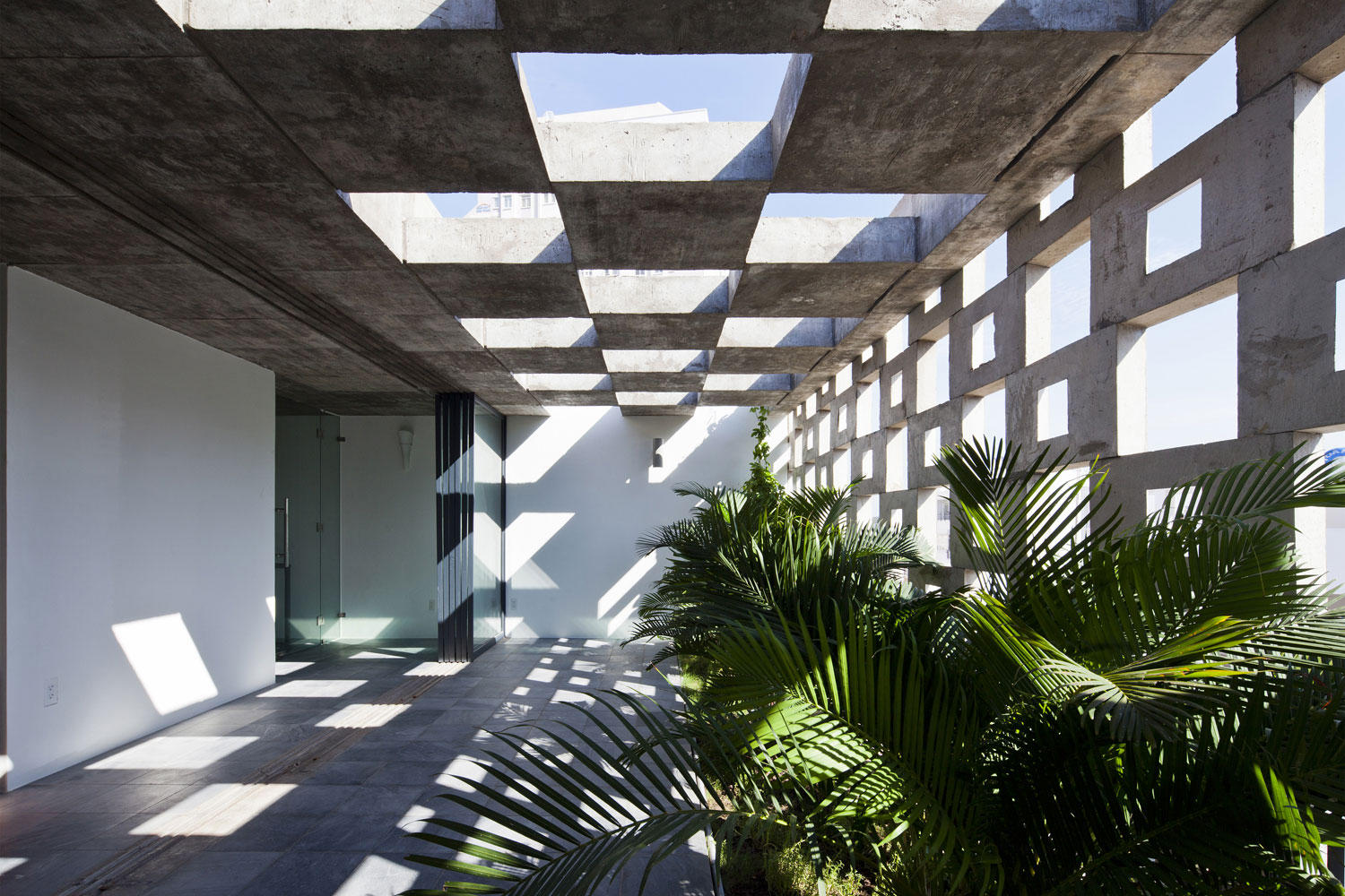 house-by-vo-trong-nghia-architects-08