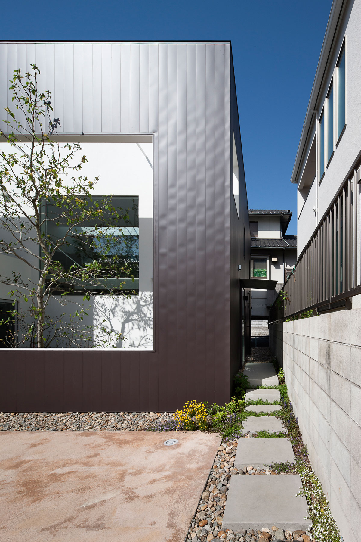 house-frame-by-uid-architects-03