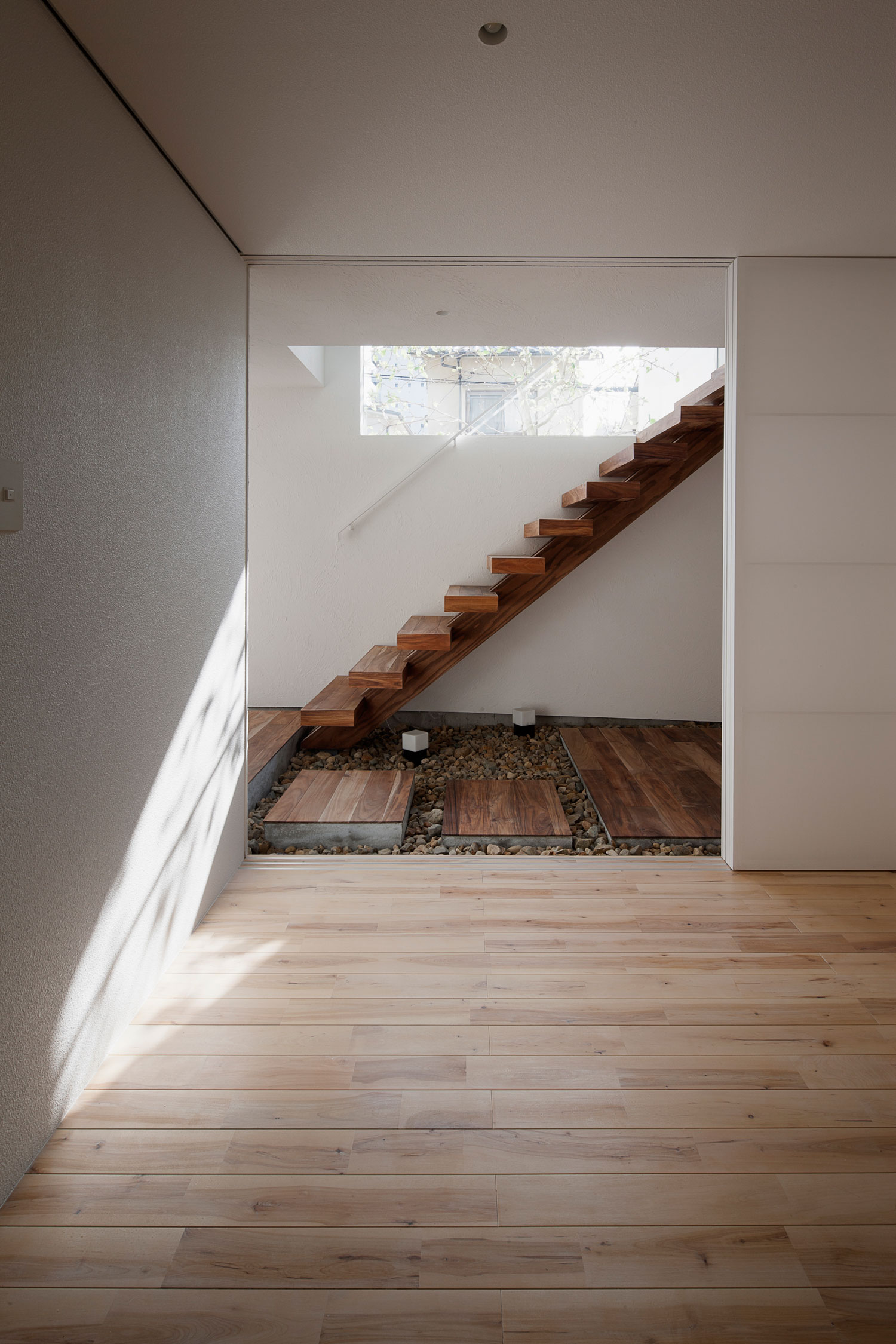 house-frame-by-uid-architects-04