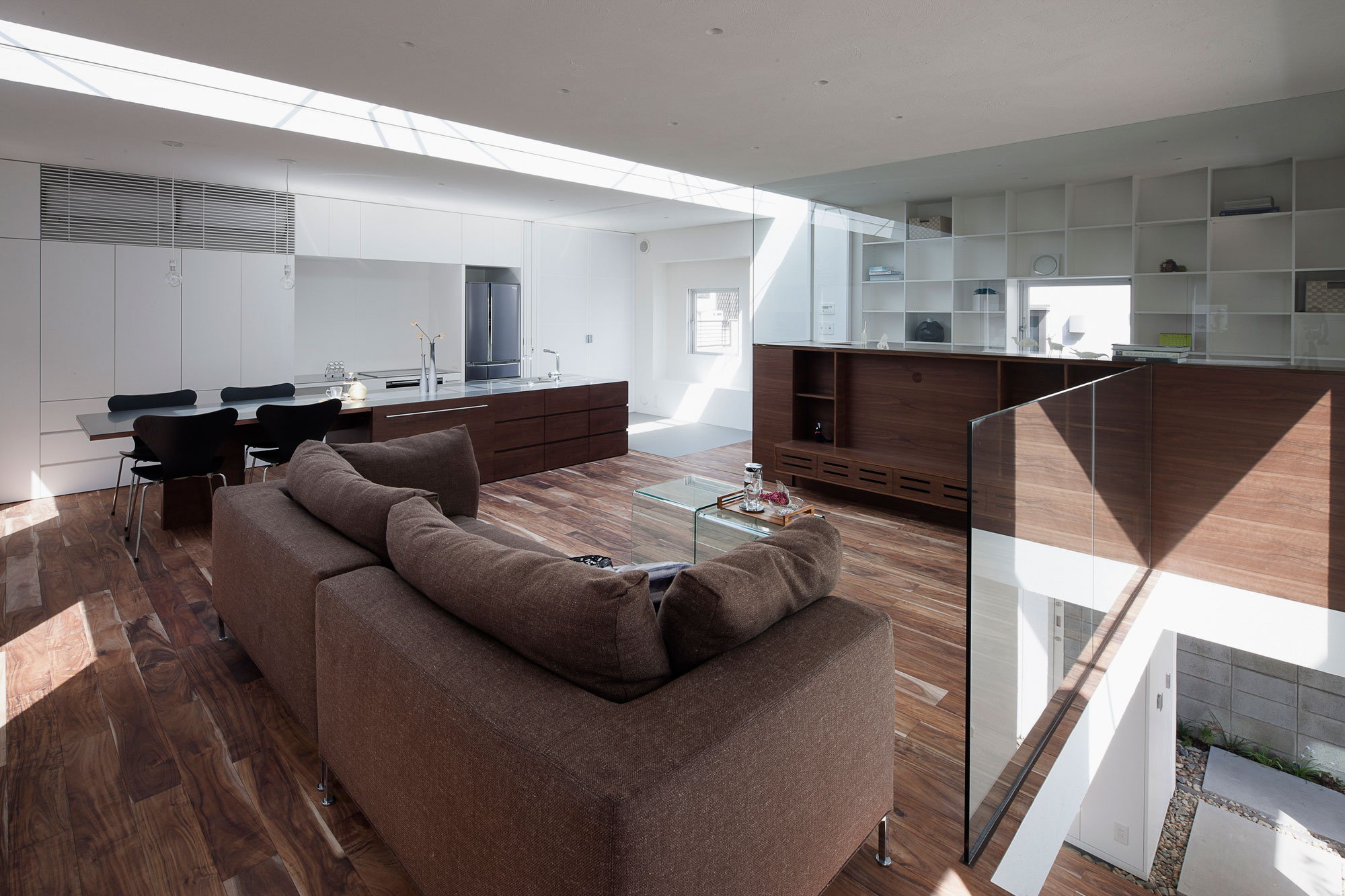house-frame-by-uid-architects-07