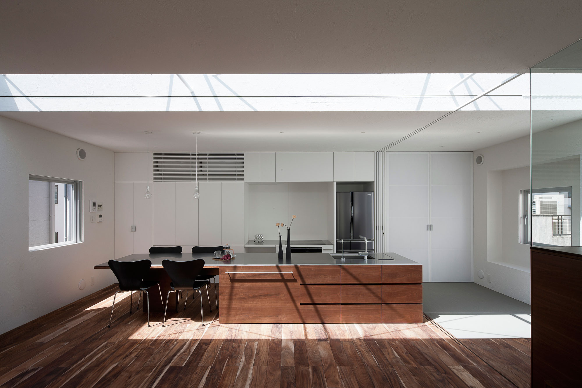 house-frame-by-uid-architects-08