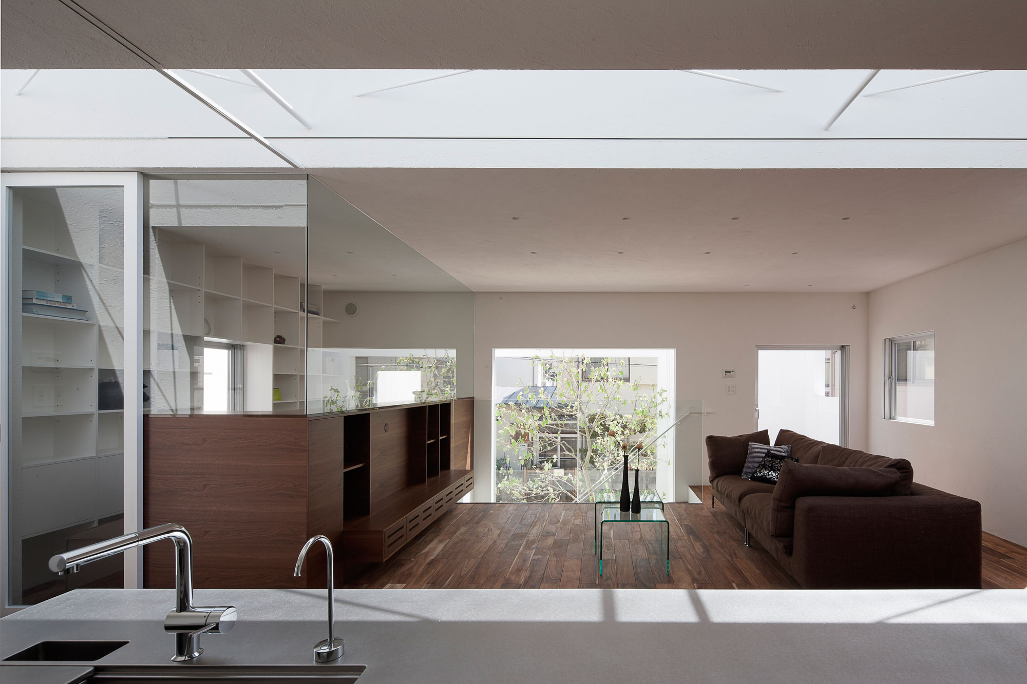 house-frame-by-uid-architects-09