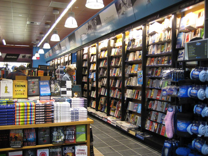 hudson-store-at-seattle-airport-02