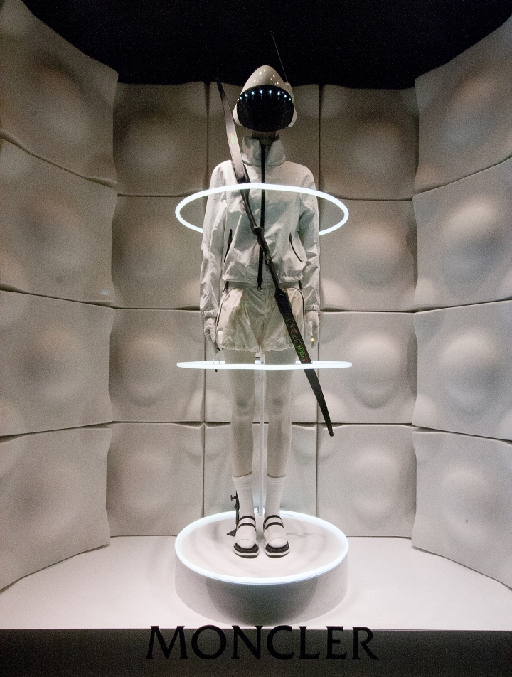 moncler-windows-02