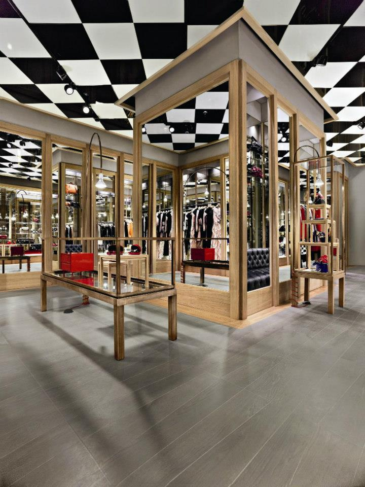moschino-boutique-italy-01