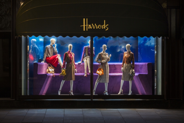 pradasphere-exhibition-and-windows-01