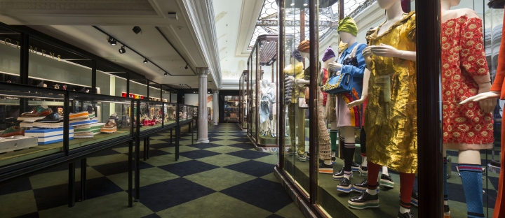 pradasphere-exhibition-and-windows-03
