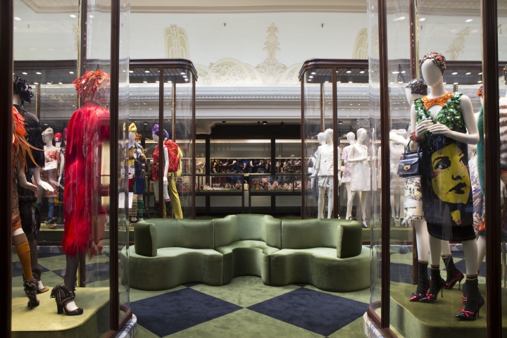 pradasphere-exhibition-and-windows-09