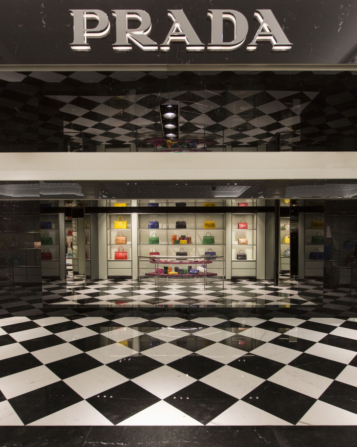 pradasphere-exhibition-and-windows-12