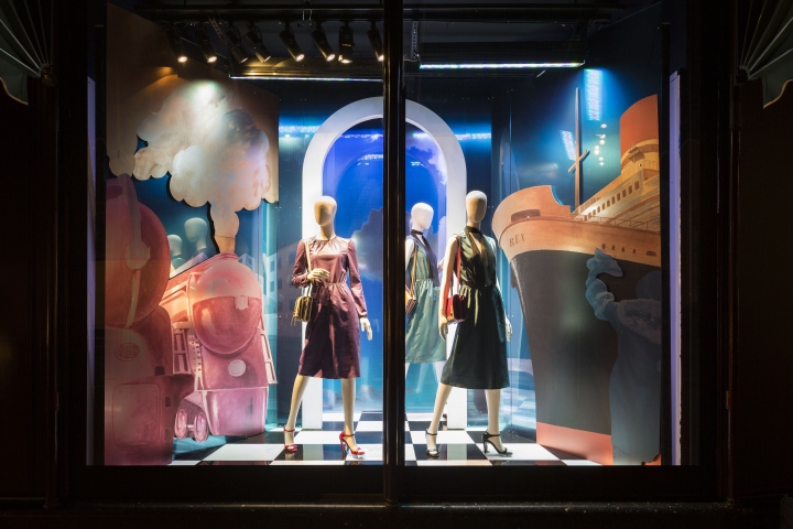 pradasphere-exhibition-and-windows-15