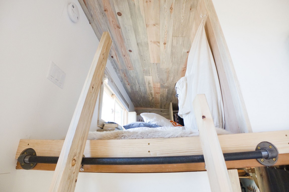 small-apartment-by-alek-lisefski-19