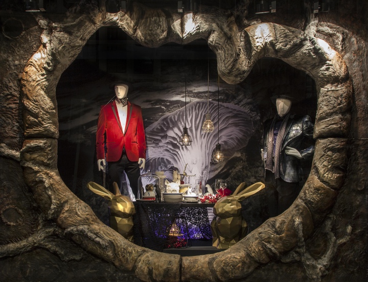 storefront-de-bijenkorf-holiday-amsterdam-netherlands-01