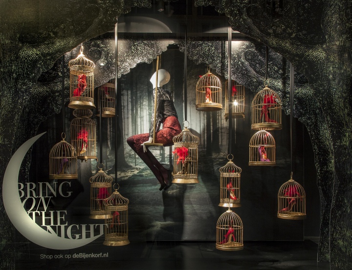 storefront-de-bijenkorf-holiday-amsterdam-netherlands-02