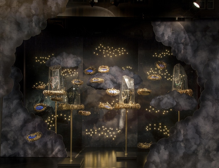 storefront-de-bijenkorf-holiday-amsterdam-netherlands-03