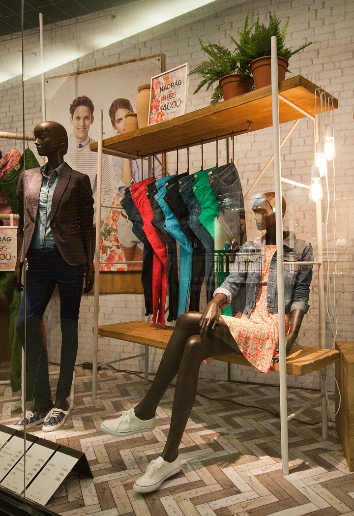 storefront-springfield-budapest-hungary-04