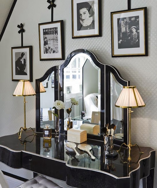 table-for-cosmetics-35