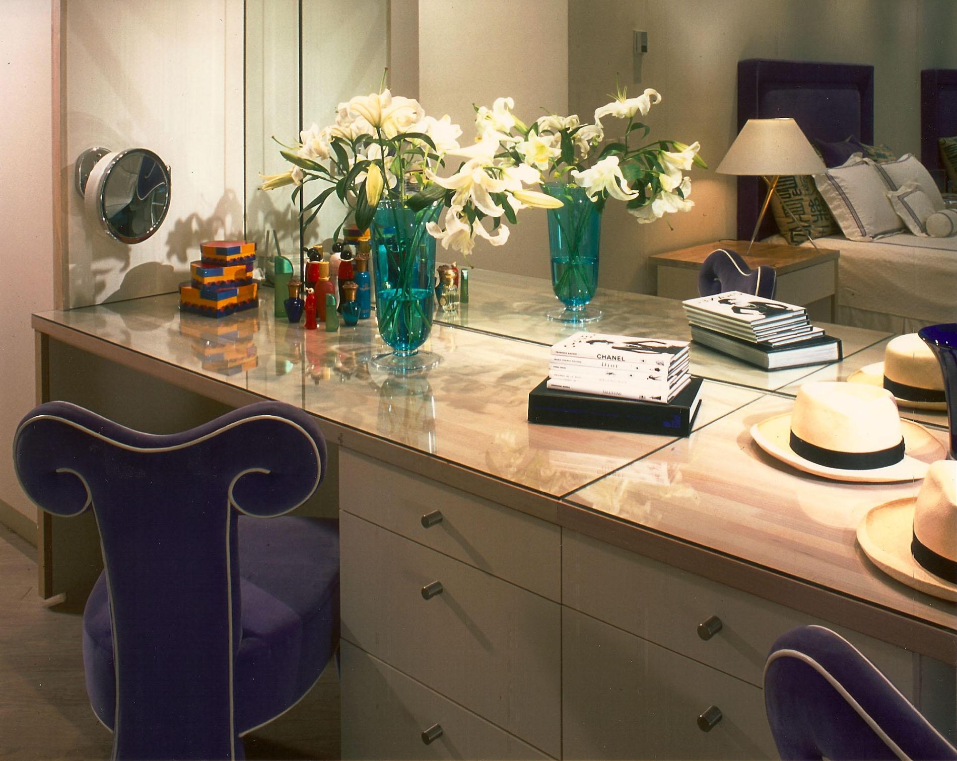 table-for-cosmetics-39