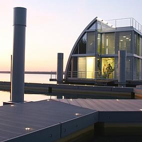 floating-home-in-the-lusatian-lake-district-germany-12