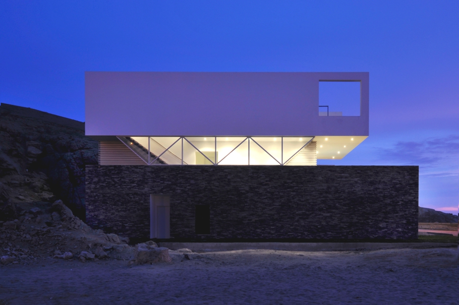 house-beach in-peru-04