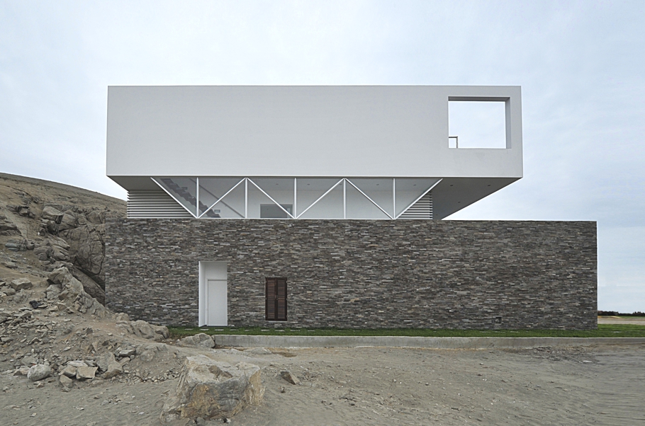 house-beach in-peru-10