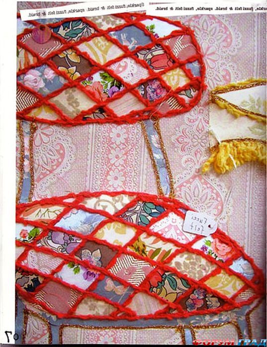 Вышивка на обоях