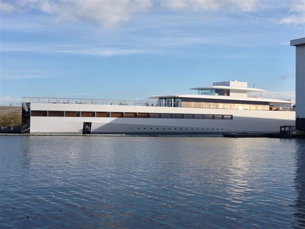 venus-unchained-steve-jobs-superyacht