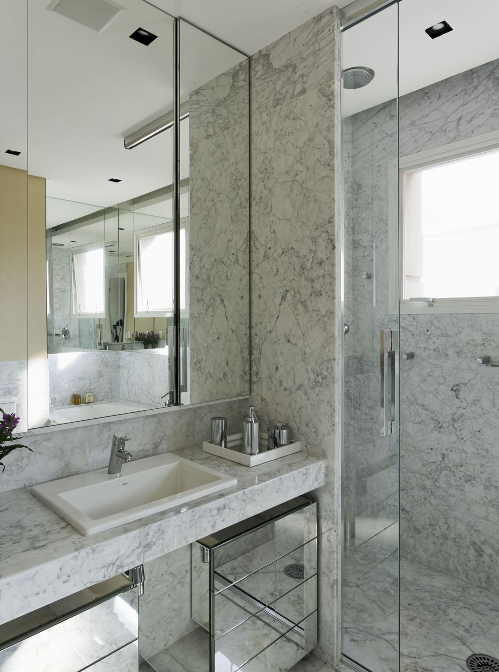 apartment-for-art-loving-couple-33