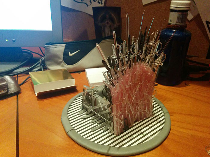 diy-iron-throne-stand-9