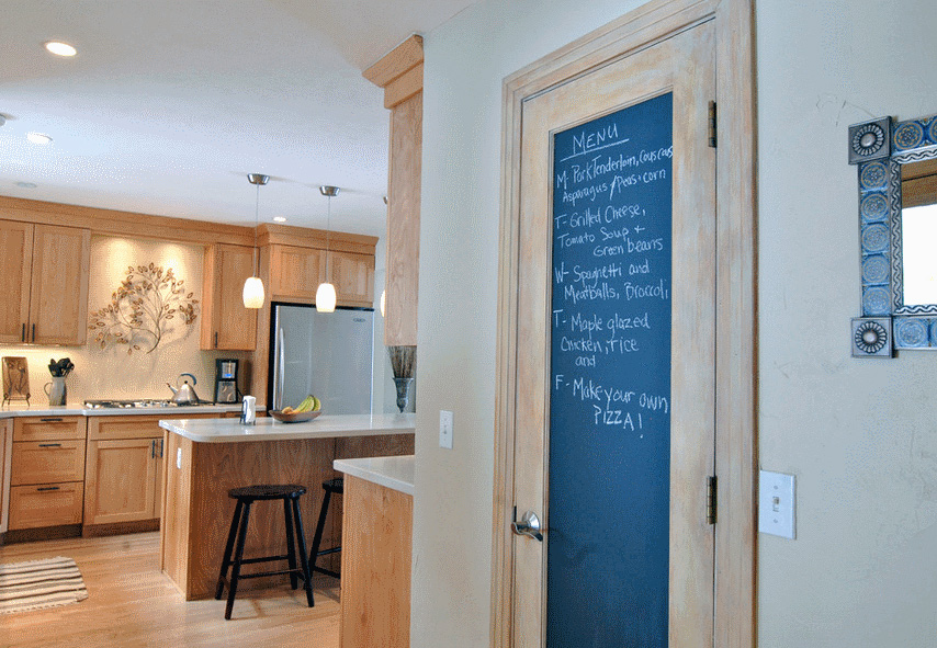 grifel-classboard-in-kitchen-14