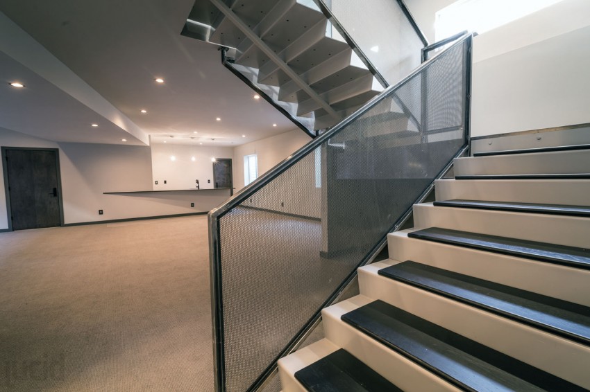 Лестница в дизайне интерьера дома