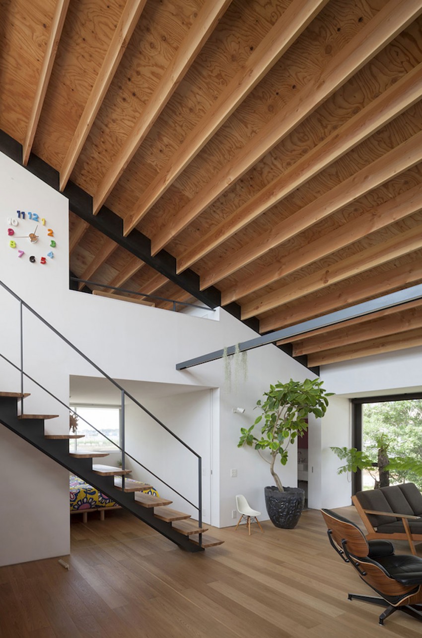 large-hipped-roof-naoi-office-10