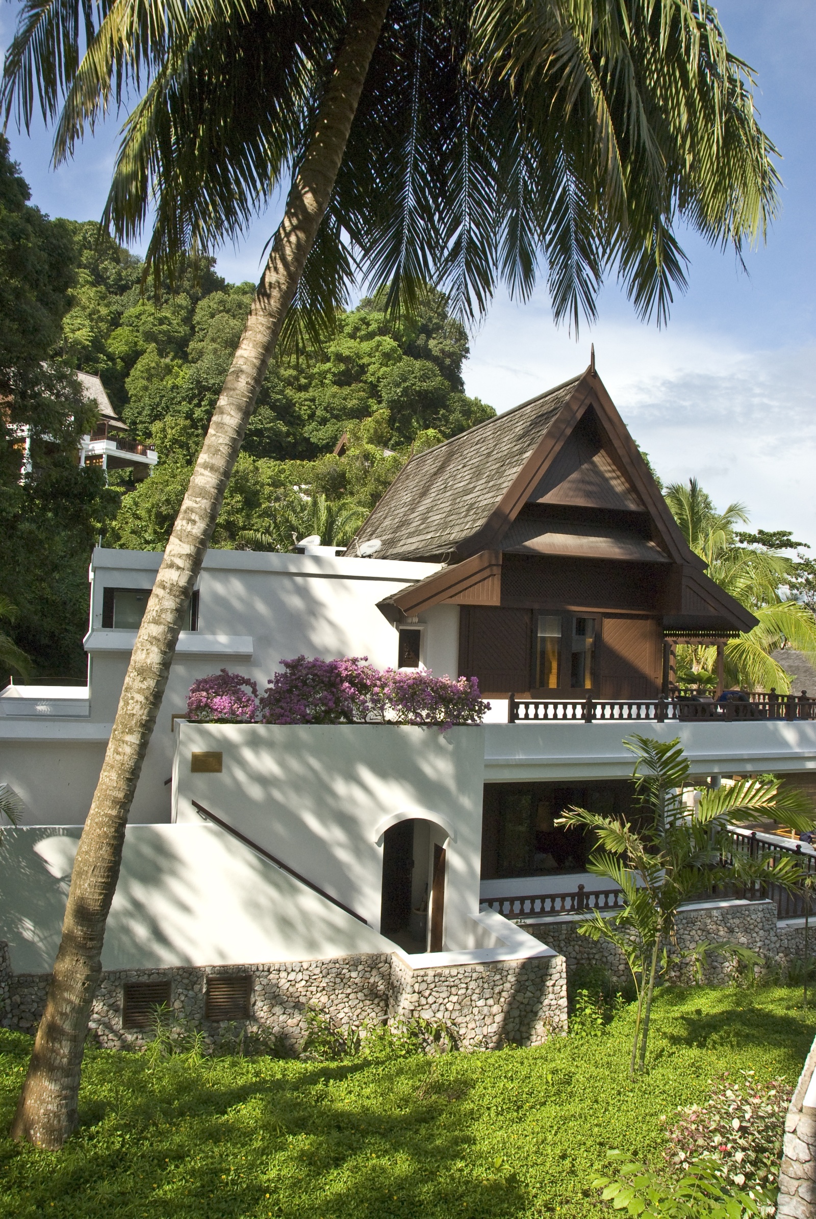 Дворик отеля Pangkor Laut Resort на побережье Малайзии