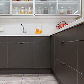 wave-handle-minimalist-kitchens-2