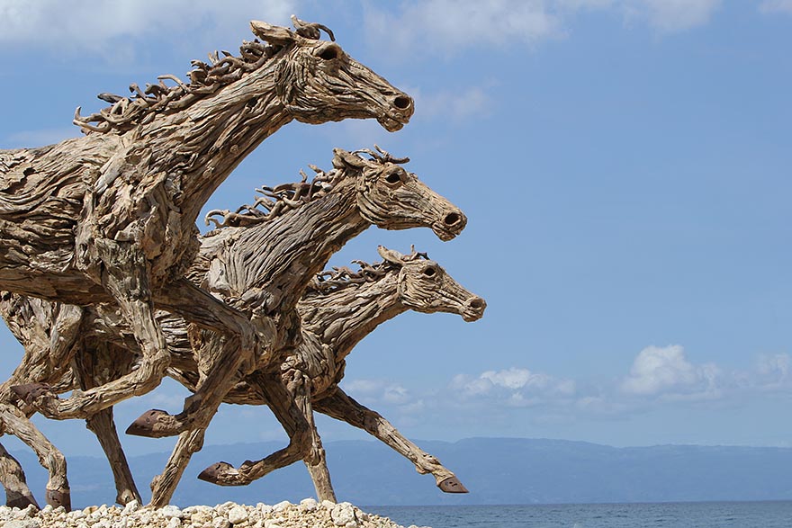 wood-horse-jame-doran-webb-2