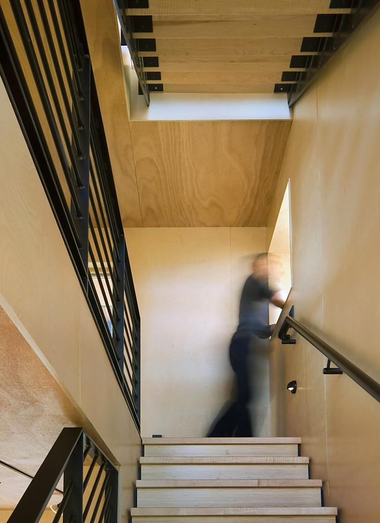 architecturally-intriguing-house-in-michigan-10