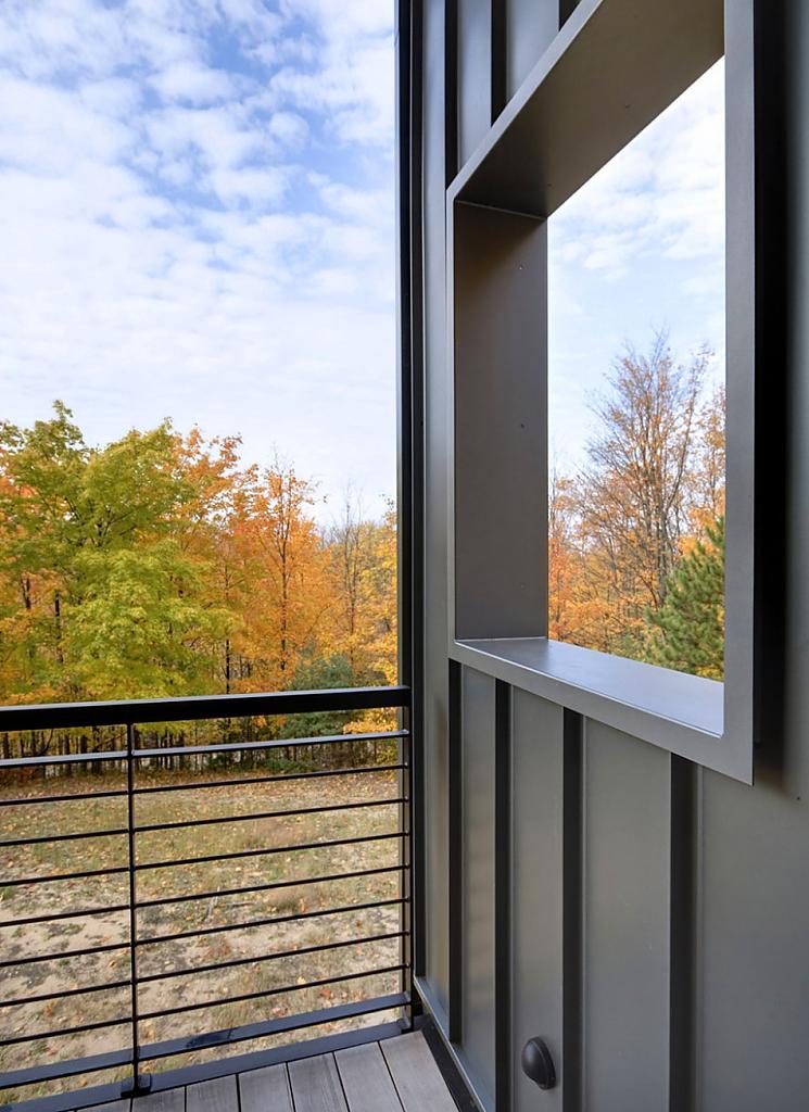 architecturally-intriguing-house-in-michigan-16