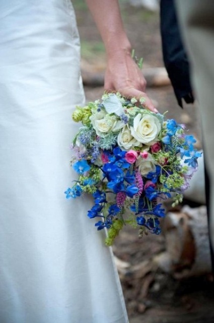 beautiful-bright-summer-wedding-bouquets-01