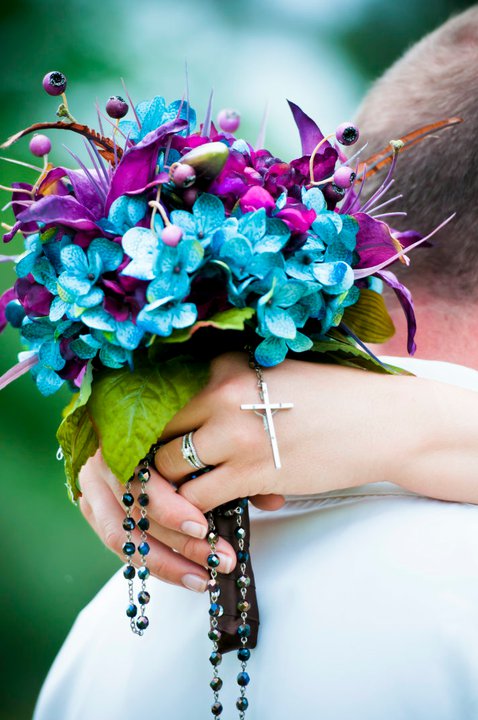 beautiful-bright-summer-wedding-bouquets-02