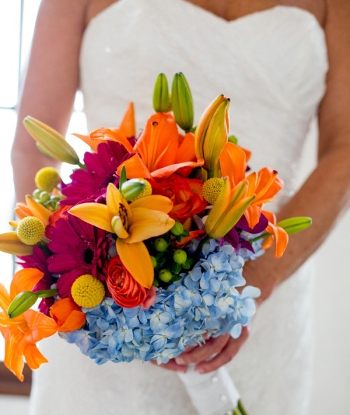 beautiful-bright-summer-wedding-bouquets-04