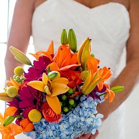 beautiful-bright-summer-wedding-bouquets-04