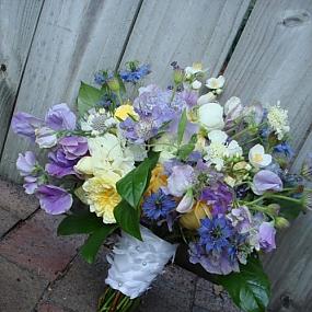 beautiful-bright-summer-wedding-bouquets-17