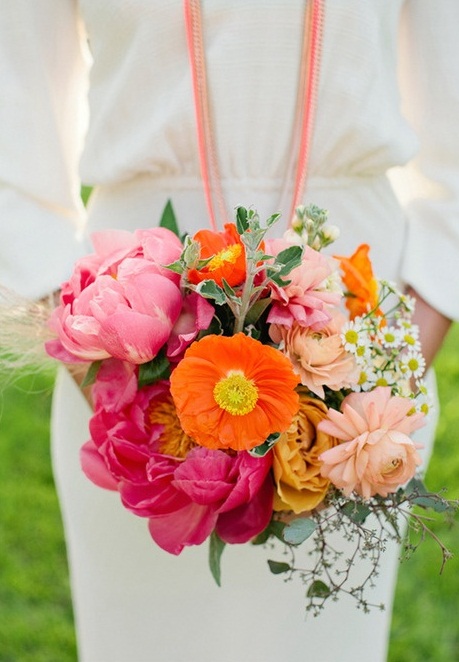 beautiful-bright-summer-wedding-bouquets-40