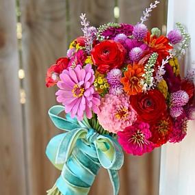 beautiful-bright-summer-wedding-bouquets-51