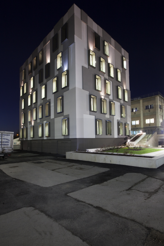 modern-geometrical-palace-in-italy-13