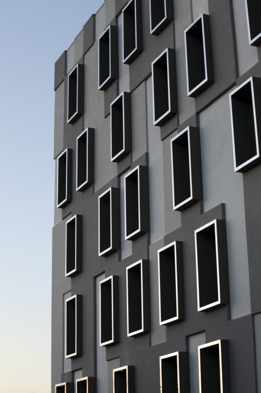 modern-geometrical-palace-in-italy-6